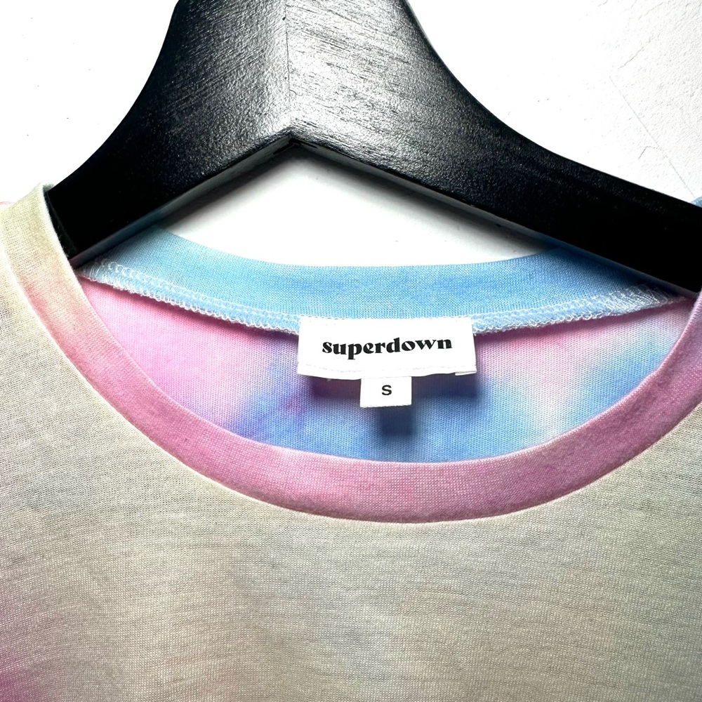Revolve (. Superdown ) - Picture 4 of 4